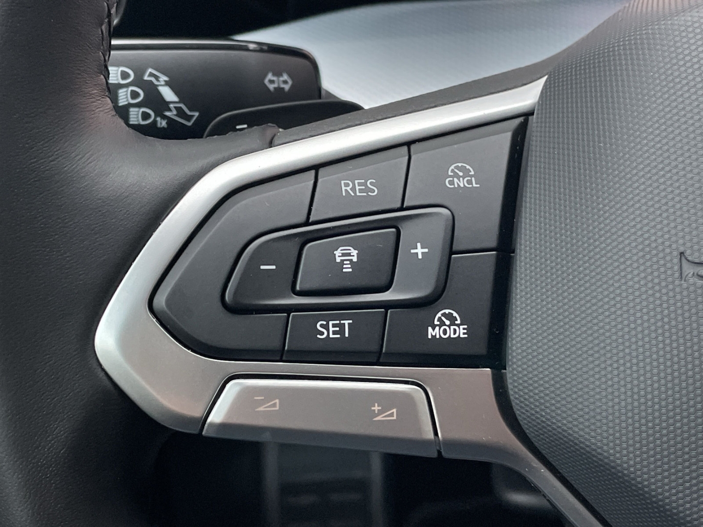 Golf VIII 1.5 eTSI DSG Goal AHK/Kamera/IQ.Light/ACC/Navi/App-Connect