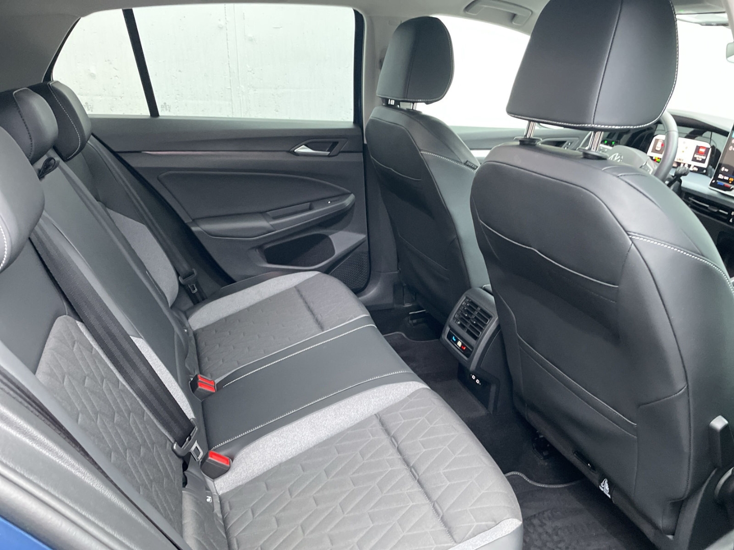 Golf VIII 1.5 eTSI DSG Goal AHK/Kamera/IQ.Light/ACC/Navi/App-Connect