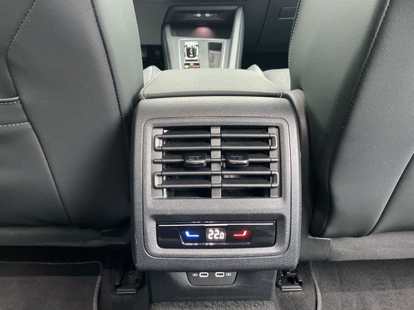 Golf VIII 1.5 eTSI DSG Goal AHK/Kamera/IQ.Light/ACC/Navi/App-Connect