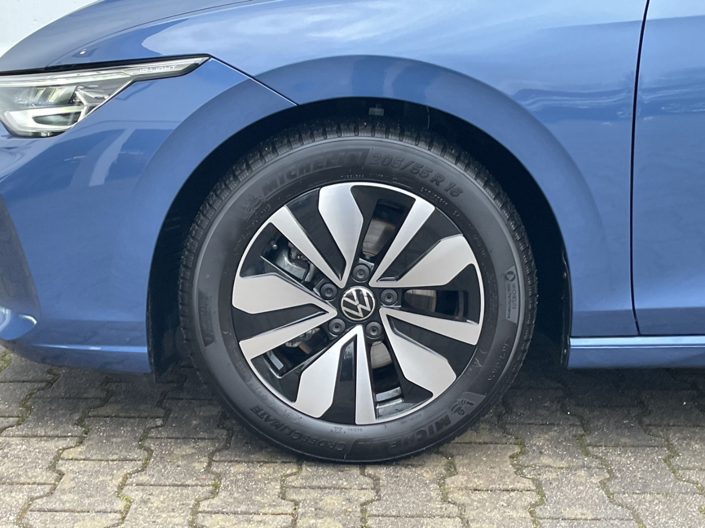 Golf VIII 1.5 eTSI DSG Goal AHK/Kamera/IQ.Light/ACC/Navi/App-Connect