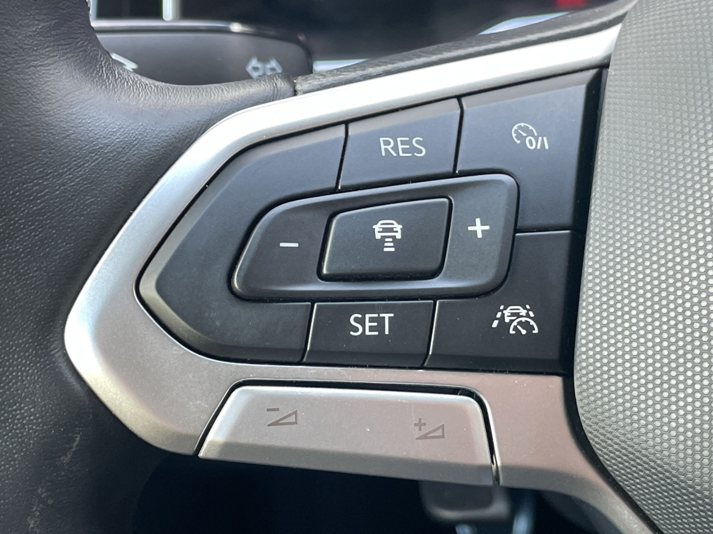 Taigo 1.0 TSI Goal 5-Gang LED/ACC/Navi/App-Connect/PDC/Sitzhzg
