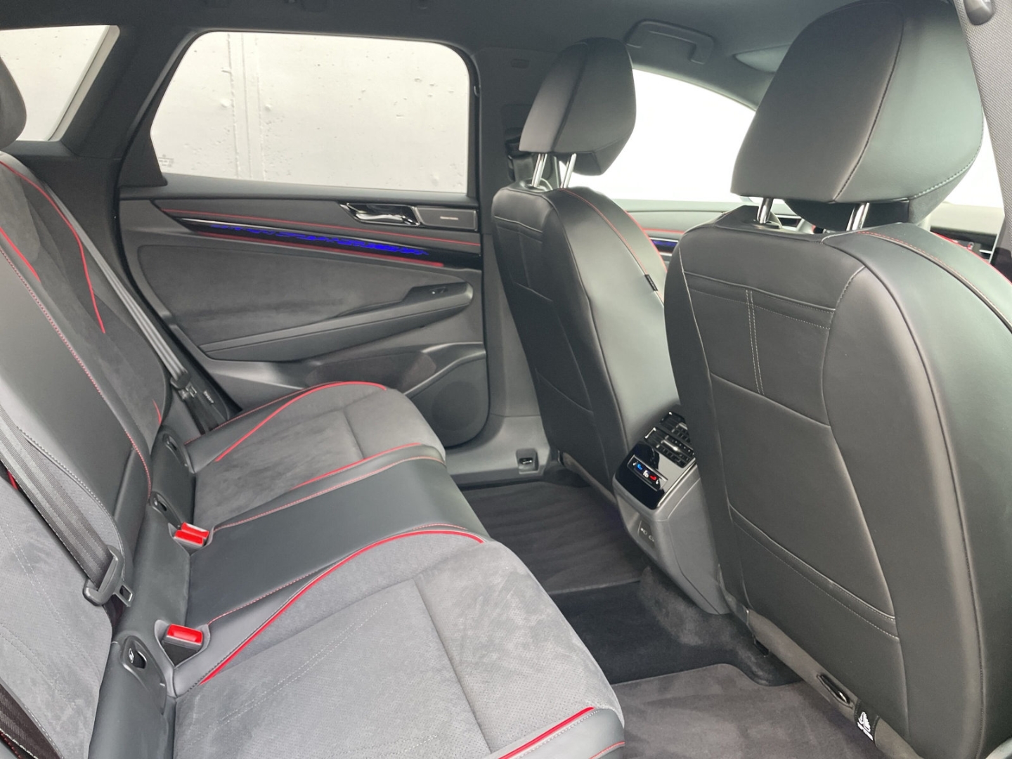 ID.7 GTX Tourer 4MOTION AHK/DCC/HUD/Matrix/Keyless/H&K/360°Kamera/Wärmepumpe
