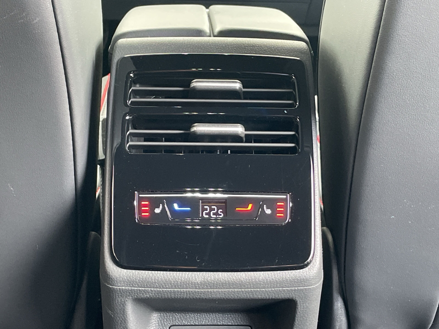 ID.7 GTX Tourer 4MOTION AHK/DCC/HUD/Matrix/Keyless/H&K/360°Kamera/Wärmepumpe
