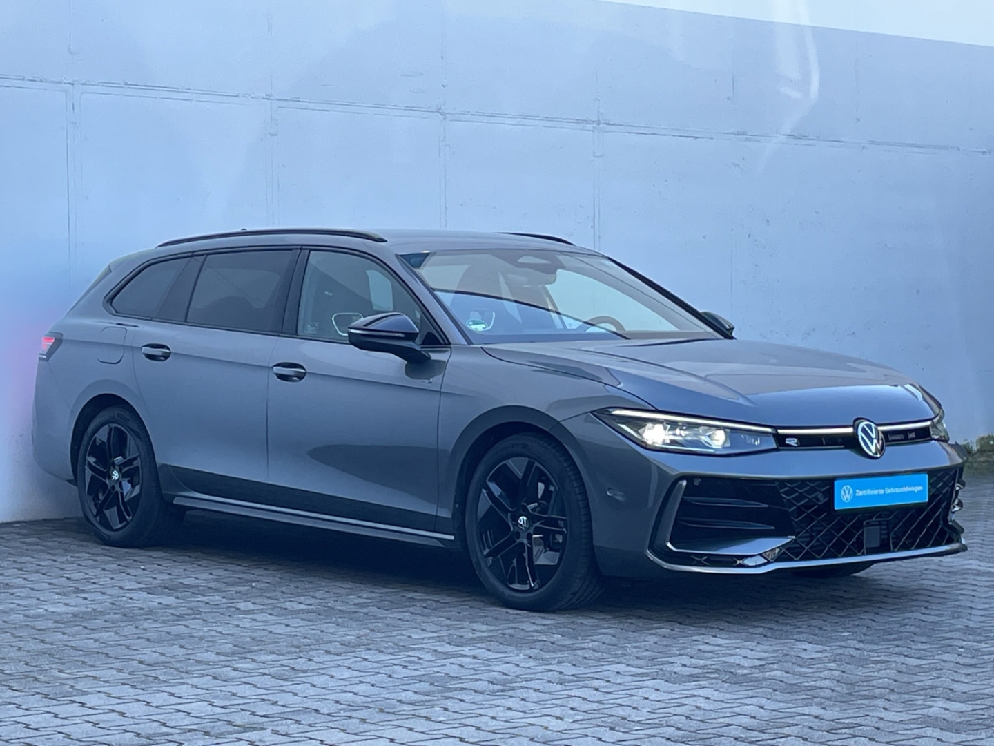 Passat 2.0 TDI R-Line AHK/Kamera/Keyless/Matrix/el.Heckklappe/ACC/Navi/App-Connect