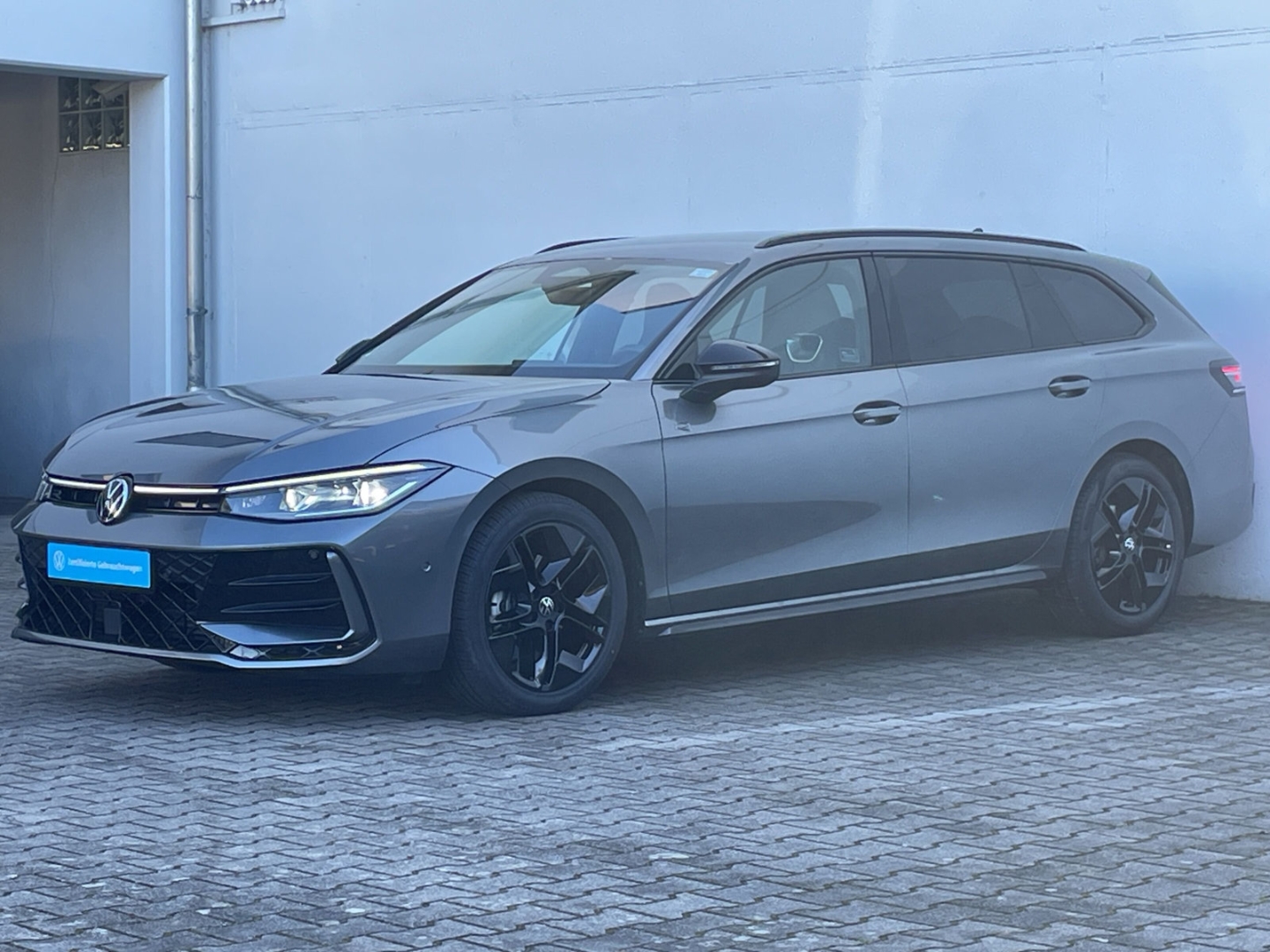 Passat 2.0 TDI R-Line AHK/Kamera/Keyless/Matrix/el.Heckklappe/ACC/Navi/App-Connect