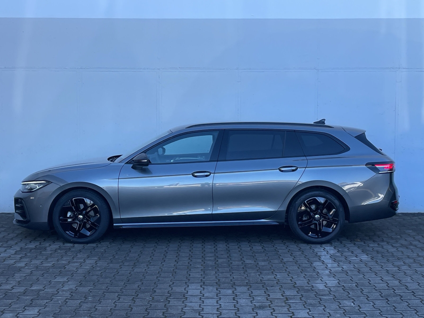 Passat 2.0 TDI R-Line AHK/Kamera/Keyless/Matrix/el.Heckklappe/ACC/Navi/App-Connect