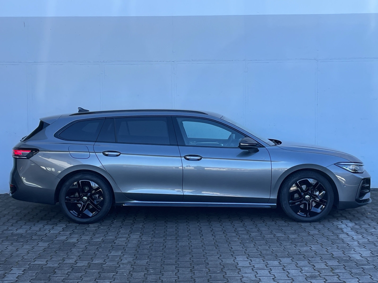 Passat 2.0 TDI R-Line AHK/Kamera/Keyless/Matrix/el.Heckklappe/ACC/Navi/App-Connect