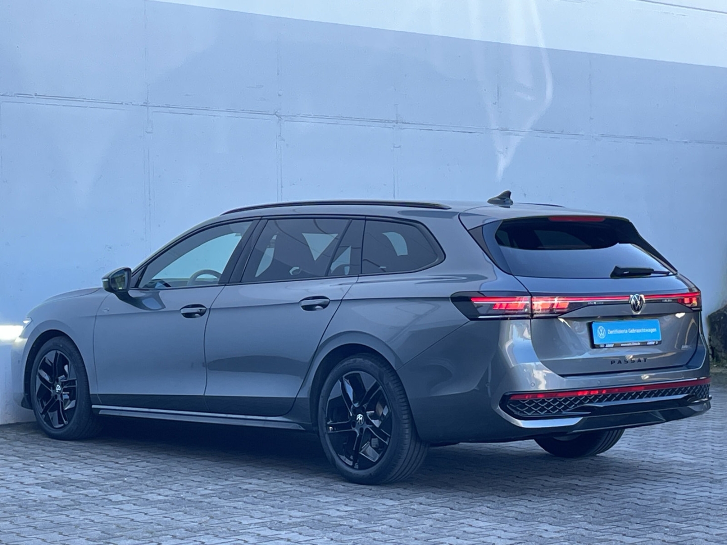 Passat 2.0 TDI R-Line AHK/Kamera/Keyless/Matrix/el.Heckklappe/ACC/Navi/App-Connect
