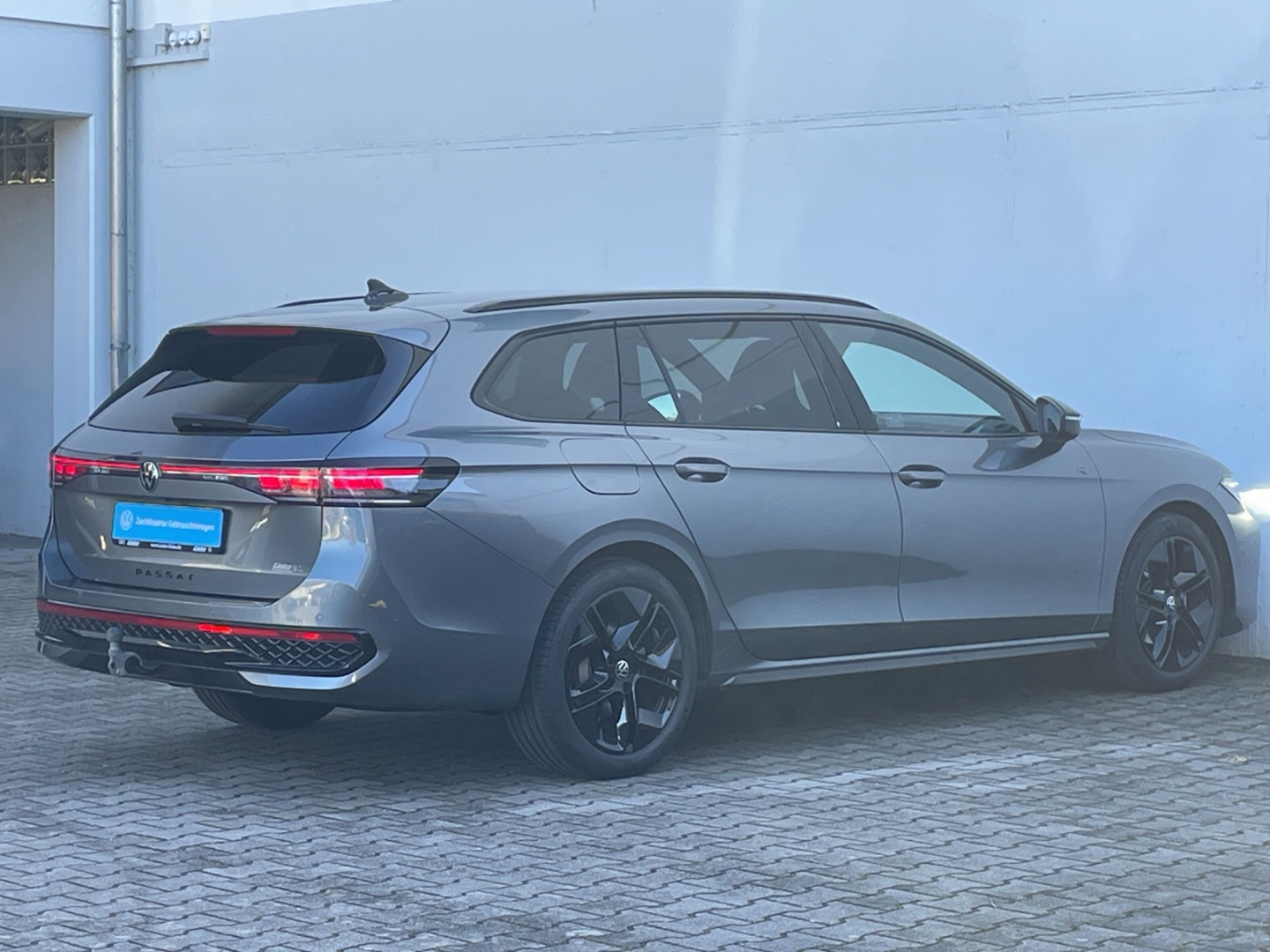 Passat 2.0 TDI R-Line AHK/Kamera/Keyless/Matrix/el.Heckklappe/ACC/Navi/App-Connect