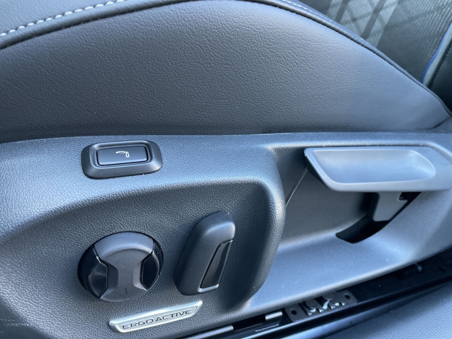 Passat 2.0 TDI R-Line AHK/Kamera/Keyless/Matrix/el.Heckklappe/ACC/Navi/App-Connect