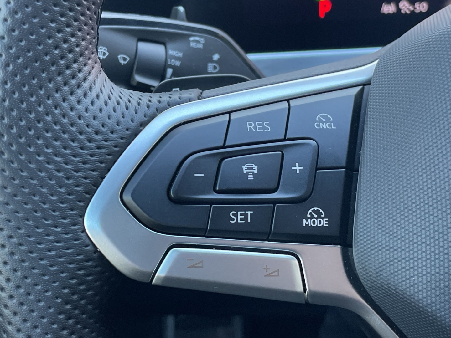 Passat 2.0 TDI R-Line AHK/Kamera/Keyless/Matrix/el.Heckklappe/ACC/Navi/App-Connect