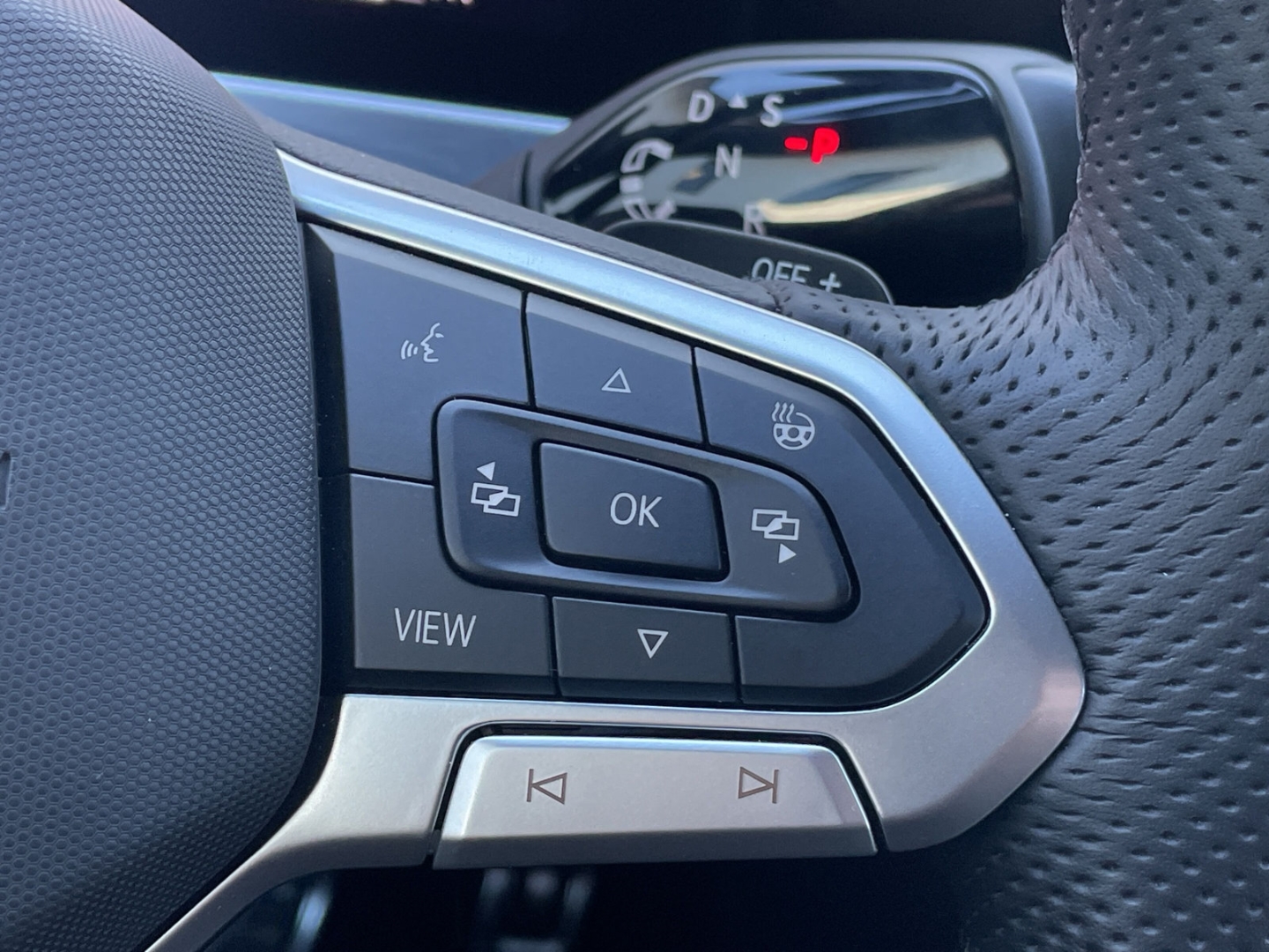 Passat 2.0 TDI R-Line AHK/Kamera/Keyless/Matrix/el.Heckklappe/ACC/Navi/App-Connect