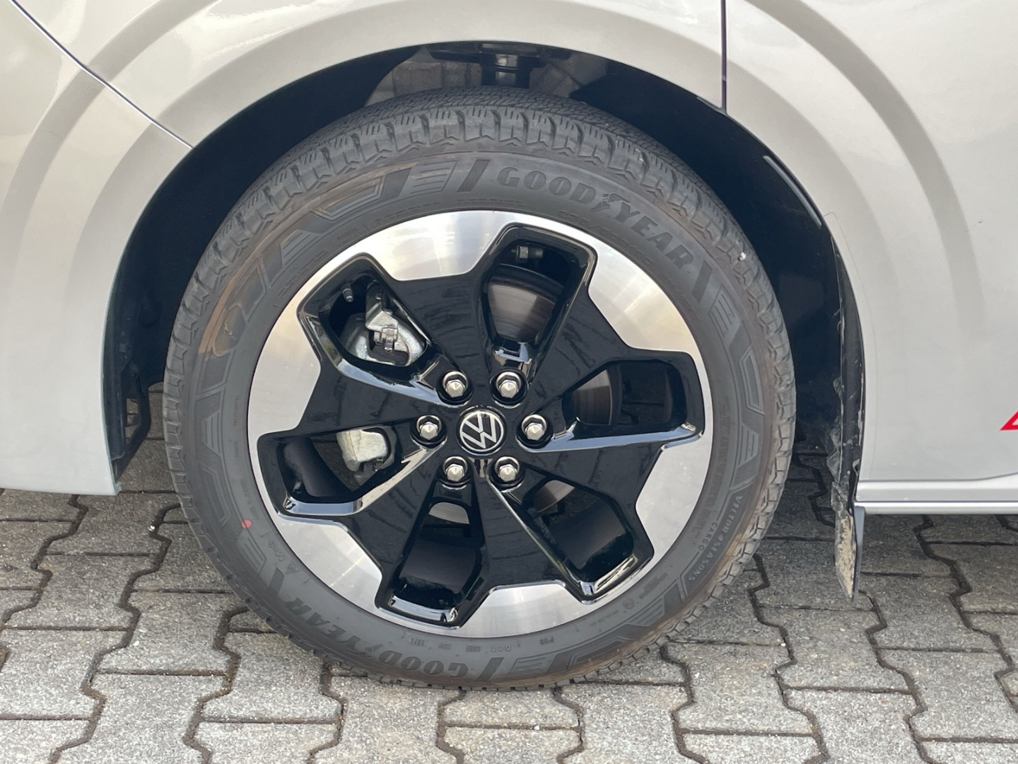 Caravelle Edition 2.0 TDI DSG Matrix/AHK/360°Kamera/Navi/App-Connect/ACC