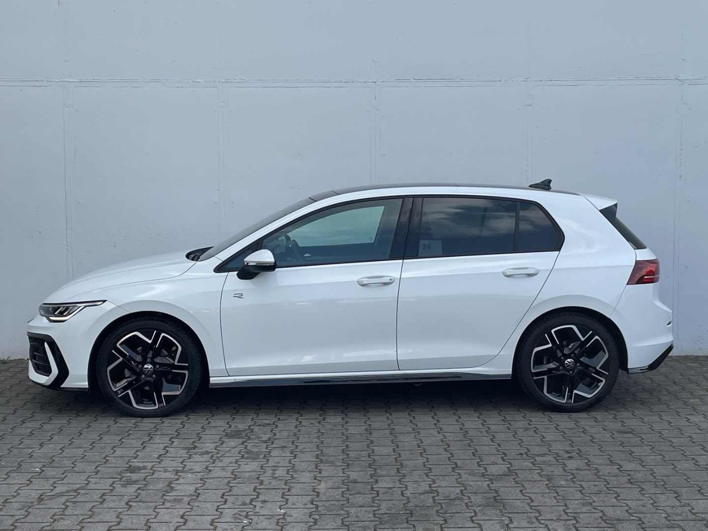 Golf VIII 1.5 eTSI DSG R-Line Pano/Standhzg/CAM /App-Connect/LED/ACC