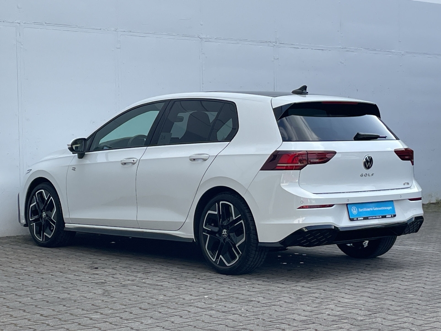 Golf VIII 1.5 eTSI DSG R-Line Pano/Standhzg/CAM /App-Connect/LED/ACC