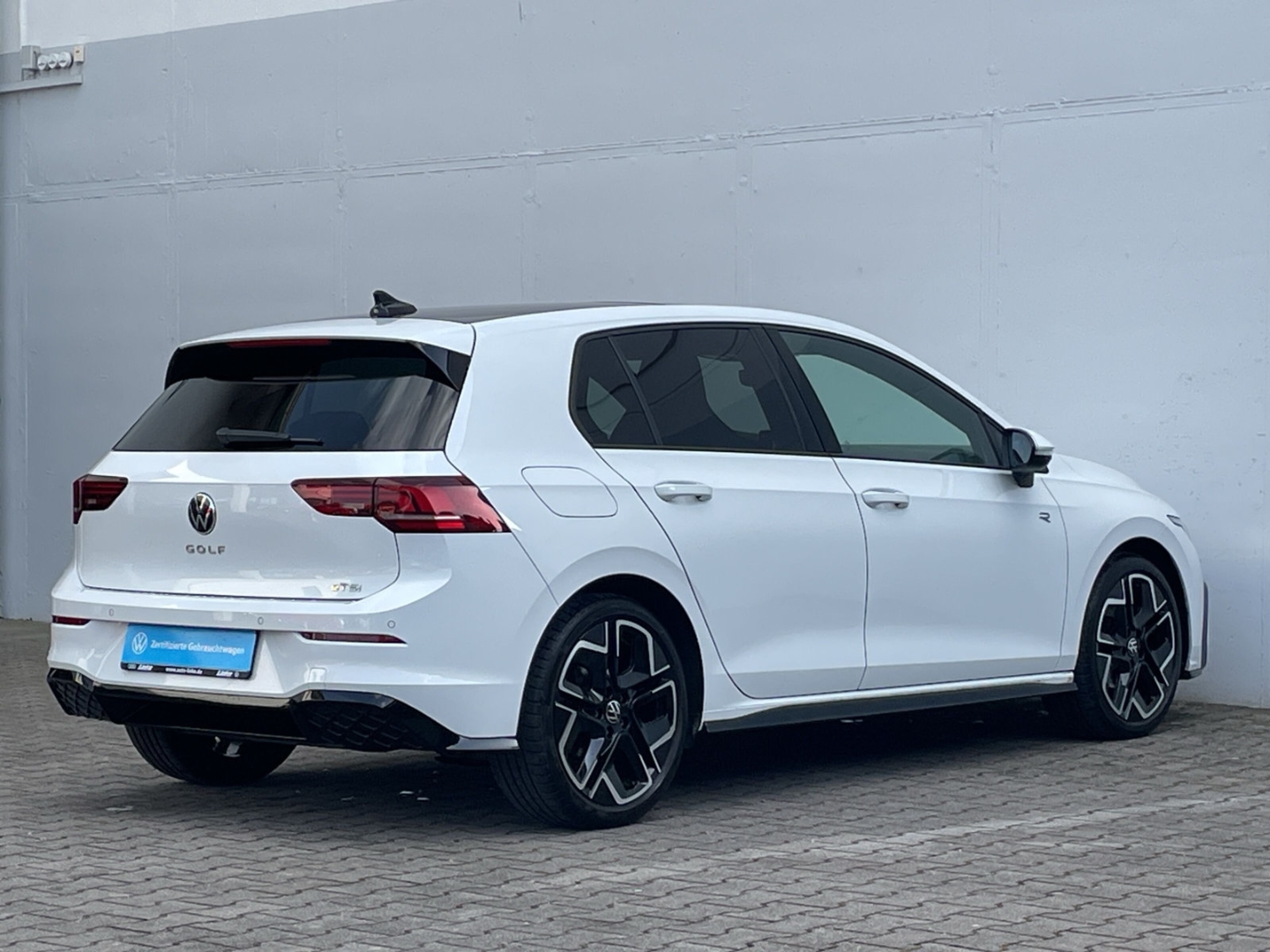 Golf VIII 1.5 eTSI DSG R-Line Pano/Standhzg/CAM /App-Connect/LED/ACC