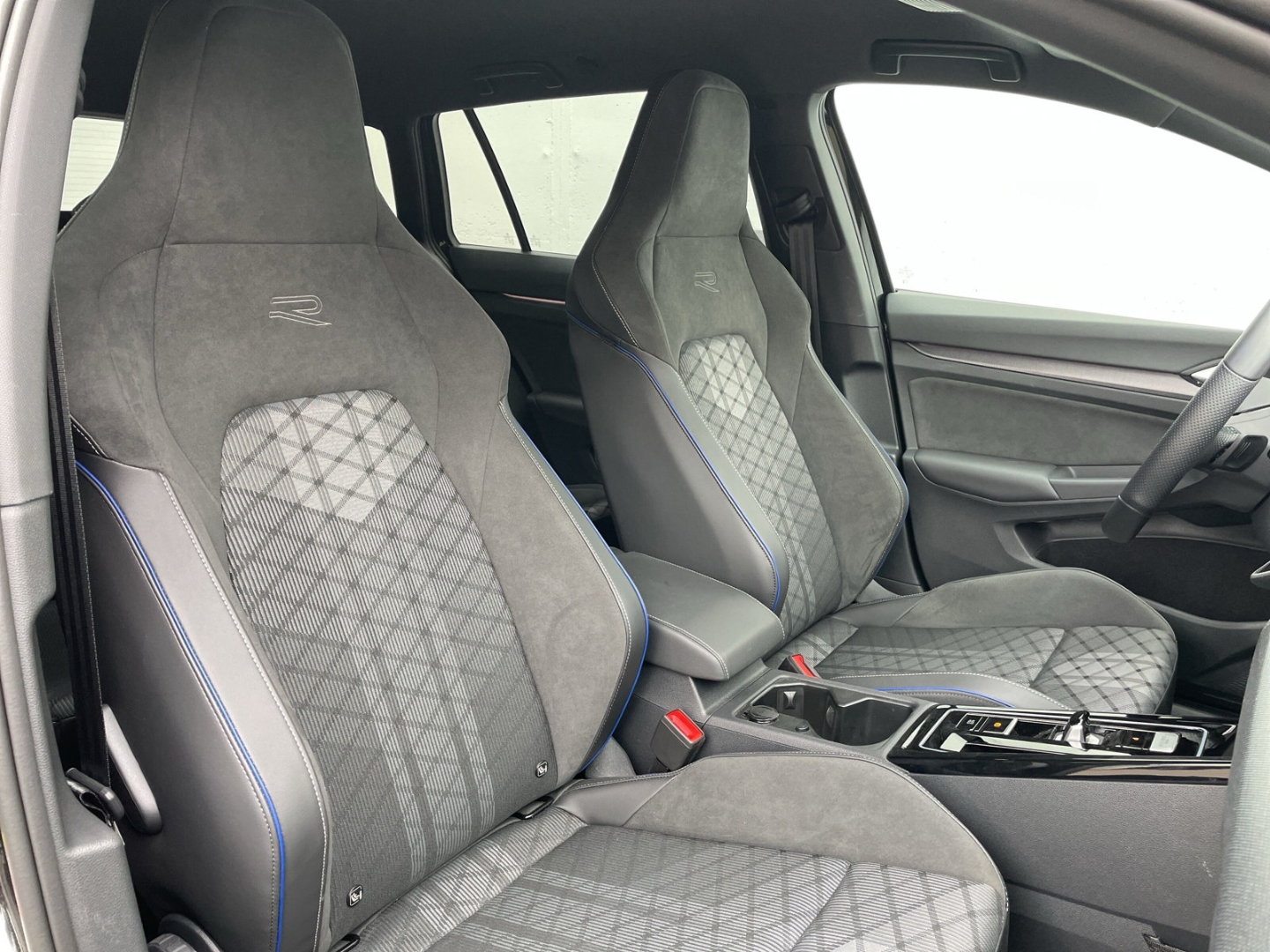 Golf Variant VIII 2.0 TDI DSG R-Line AHK/HUD/CAM Navi/ACC/Lenkradhzg