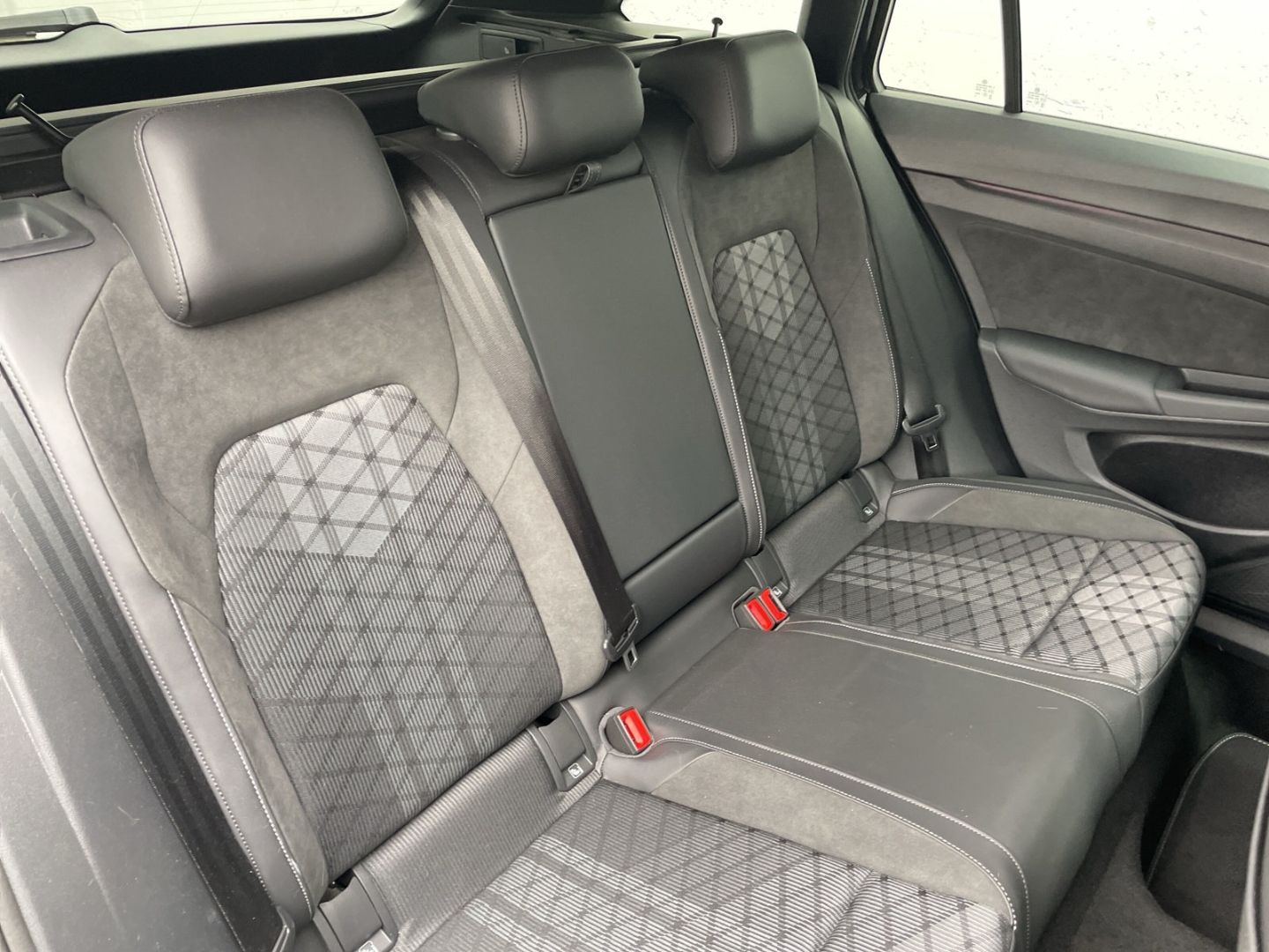Golf Variant VIII 2.0 TDI DSG R-Line AHK/HUD/CAM Navi/ACC/Lenkradhzg