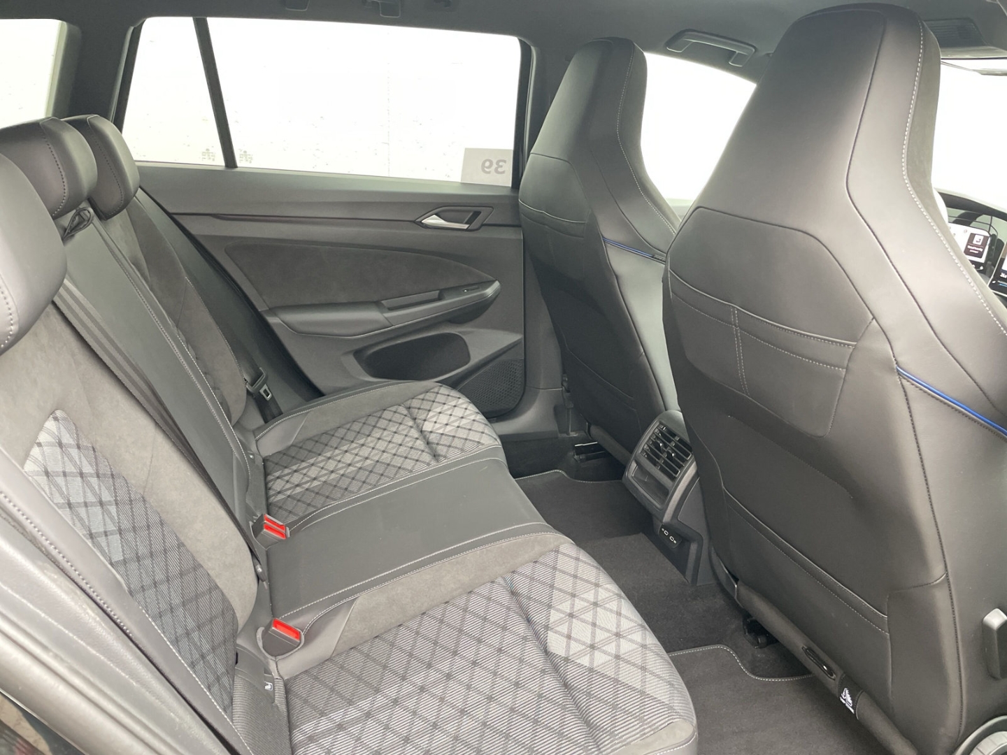 Golf Variant VIII 2.0 TDI DSG R-Line AHK/HUD/CAM Navi/ACC/Lenkradhzg