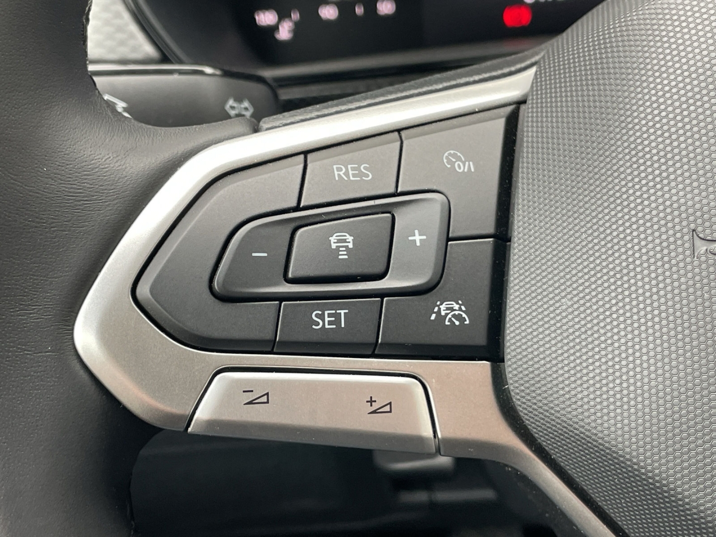 T-Cross 1.0 TSI Life Kamera/Navi/App-Connect/ACC/Sitzhzg/2-Zonen Klima