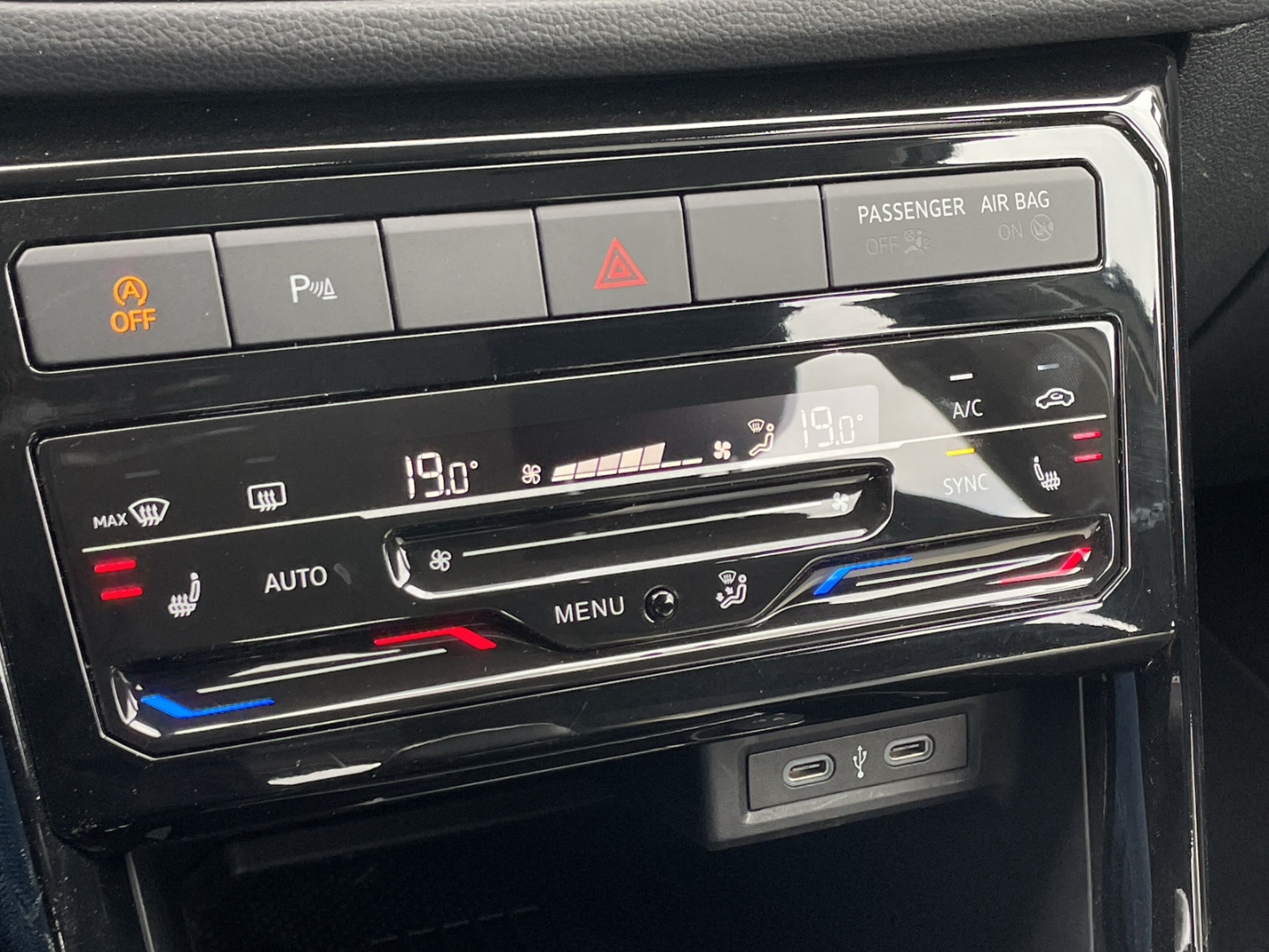 T-Cross 1.0 TSI Life Kamera/Navi/App-Connect/ACC/Sitzhzg/2-Zonen Klima