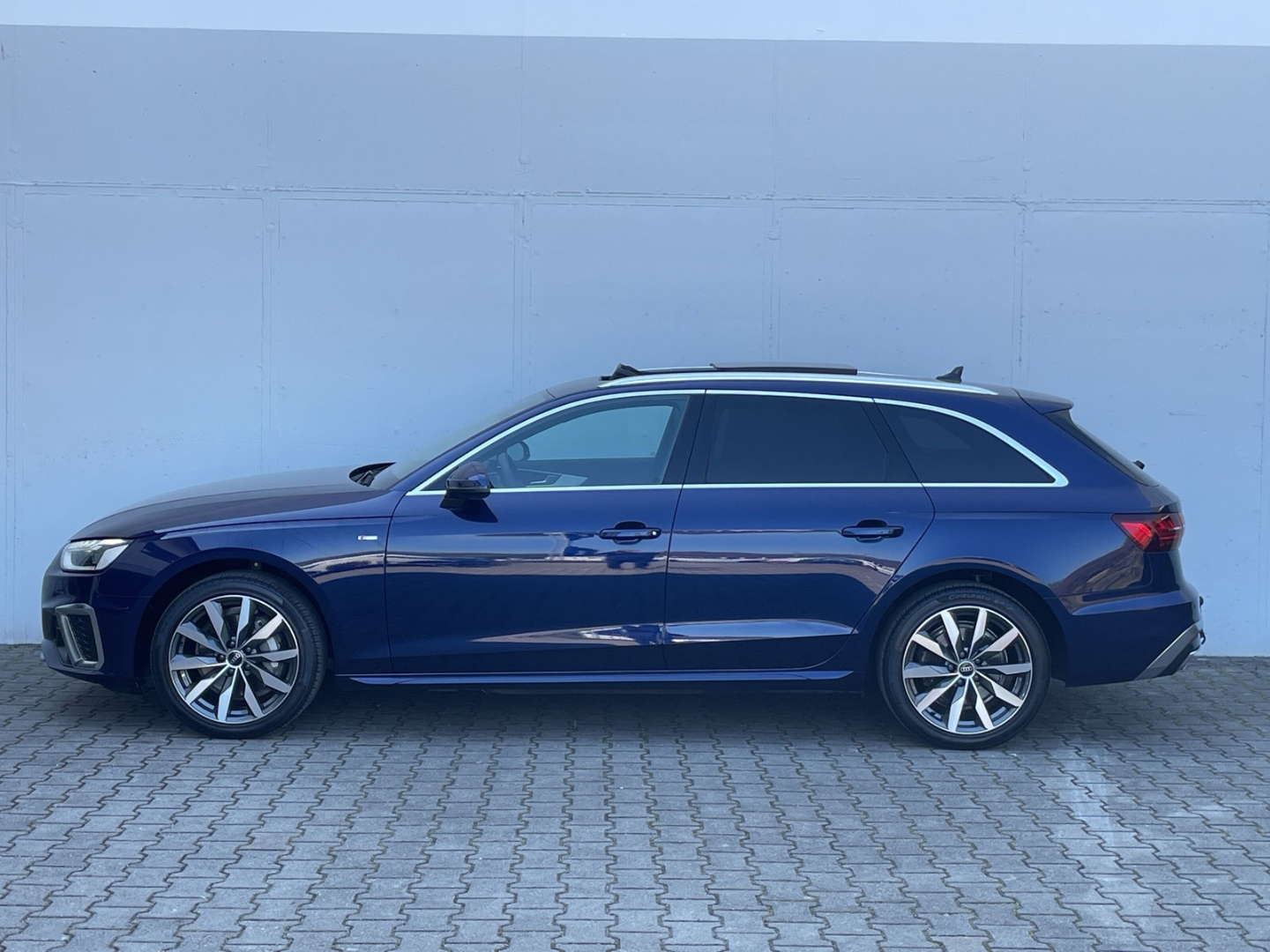 A4 40 TFSI Avant S line quattro Matrix/AHK/Pano/ACC/Kamera/el.Heckklappe/Navi/App-Connect