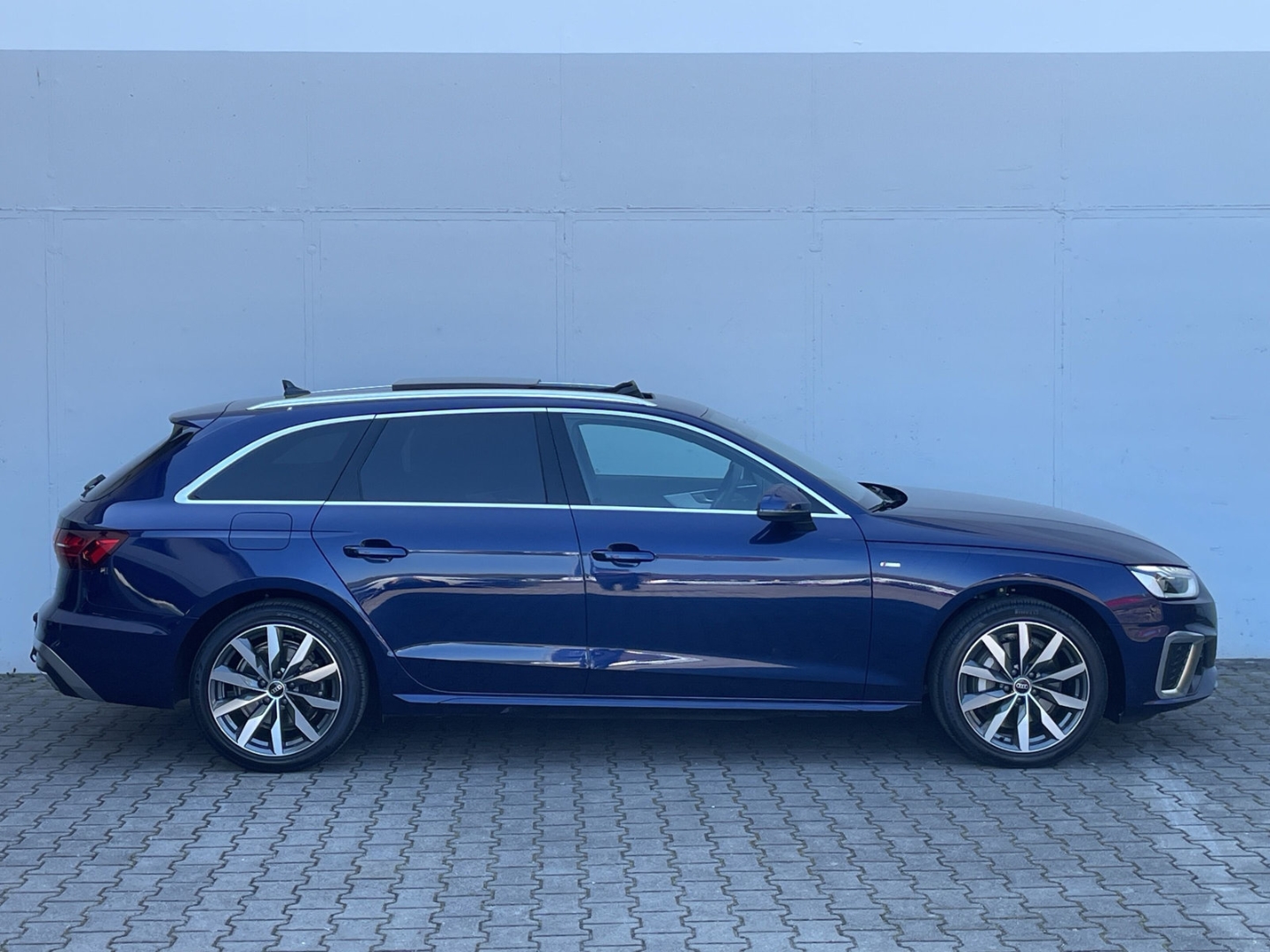 A4 40 TFSI Avant S line quattro Matrix/AHK/Pano/ACC/Kamera/el.Heckklappe/Navi/App-Connect