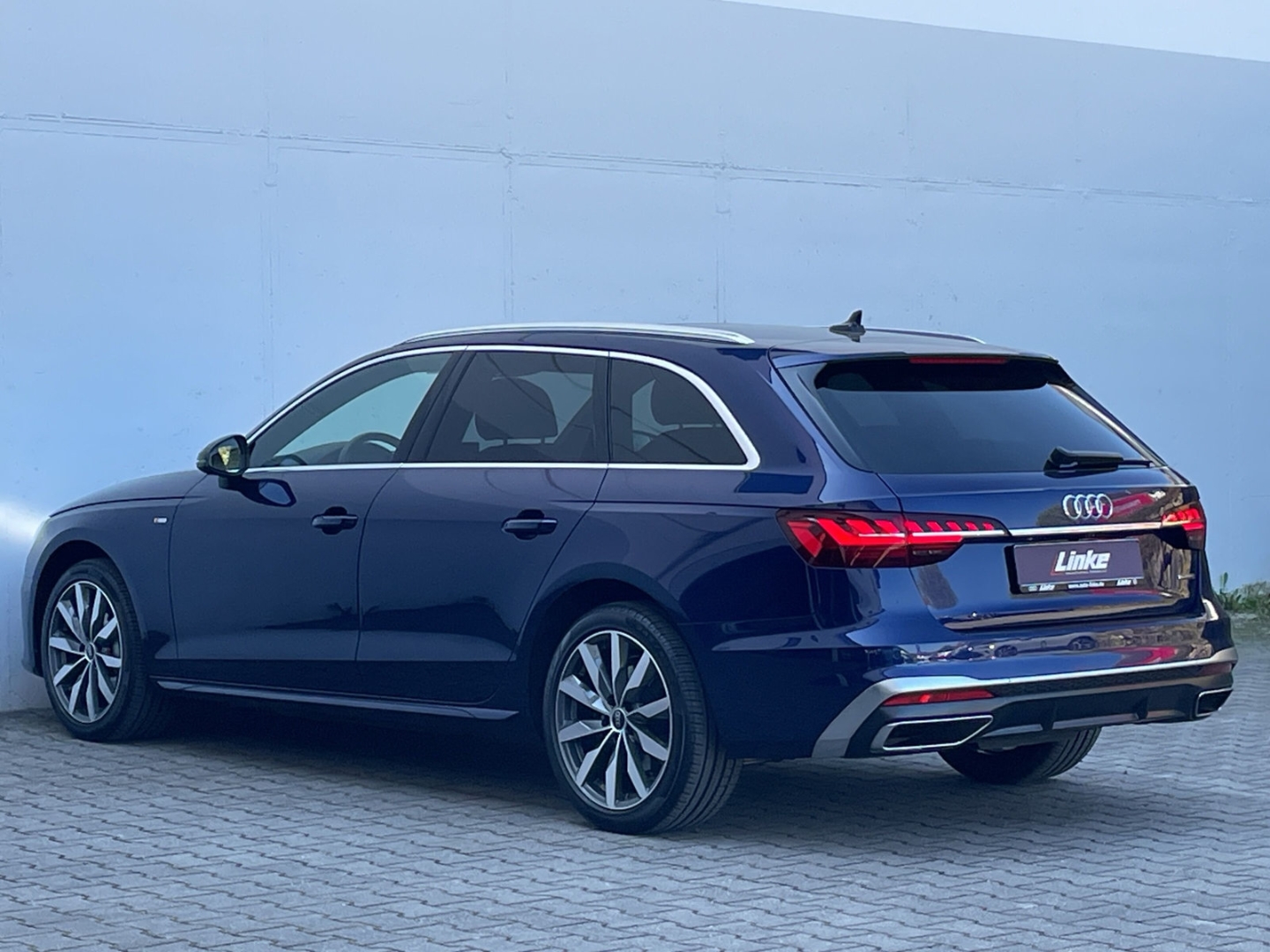 A4 40 TFSI Avant S line quattro Matrix/AHK/Pano/ACC/Kamera/el.Heckklappe/Navi/App-Connect