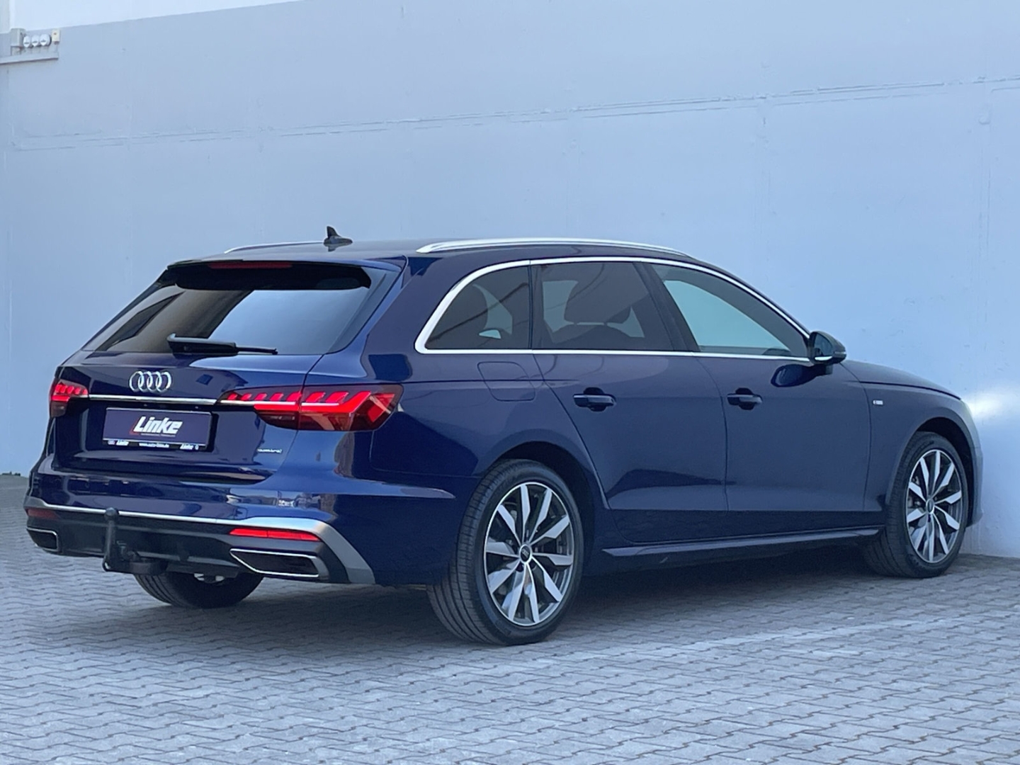 A4 40 TFSI Avant S line quattro Matrix/AHK/Pano/ACC/Kamera/el.Heckklappe/Navi/App-Connect