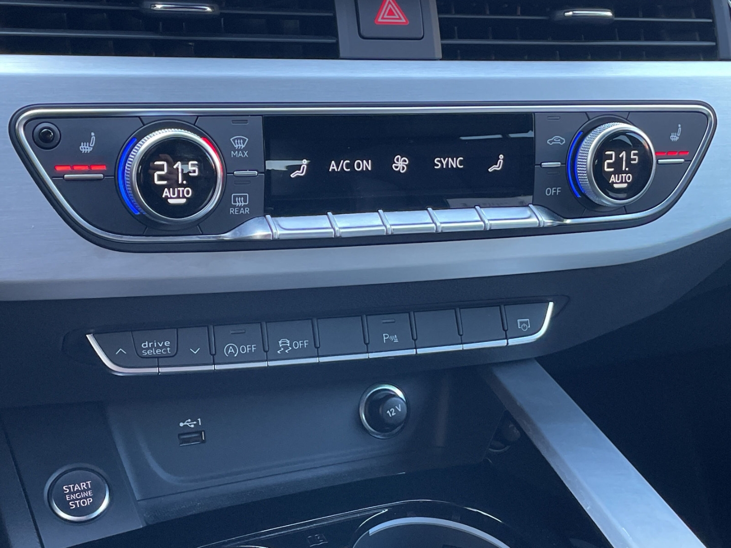 A4 40 TFSI Avant S line quattro Matrix/AHK/Pano/ACC/Kamera/el.Heckklappe/Navi/App-Connect