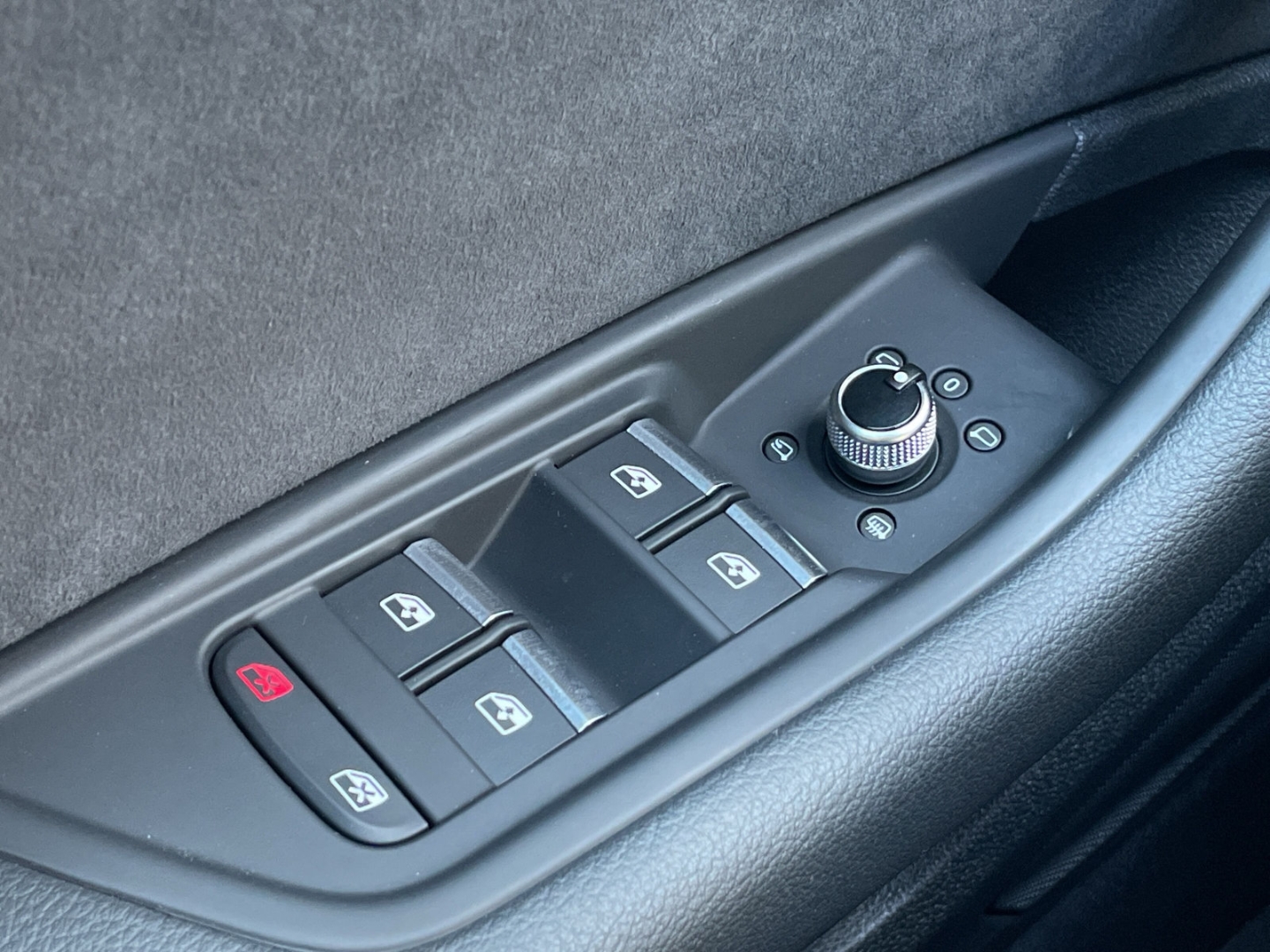 A4 40 TFSI Avant S line quattro Matrix/AHK/Pano/ACC/Kamera/el.Heckklappe/Navi/App-Connect