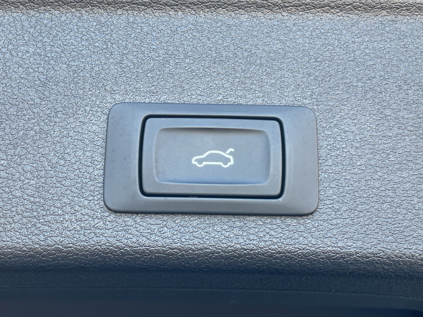 A4 40 TFSI Avant S line quattro Matrix/AHK/Pano/ACC/Kamera/el.Heckklappe/Navi/App-Connect