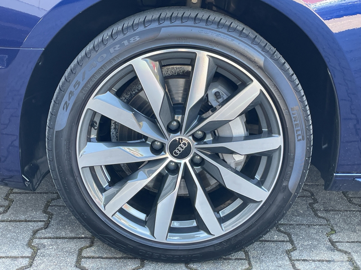 A4 40 TFSI Avant S line quattro Matrix/AHK/Pano/ACC/Kamera/el.Heckklappe/Navi/App-Connect