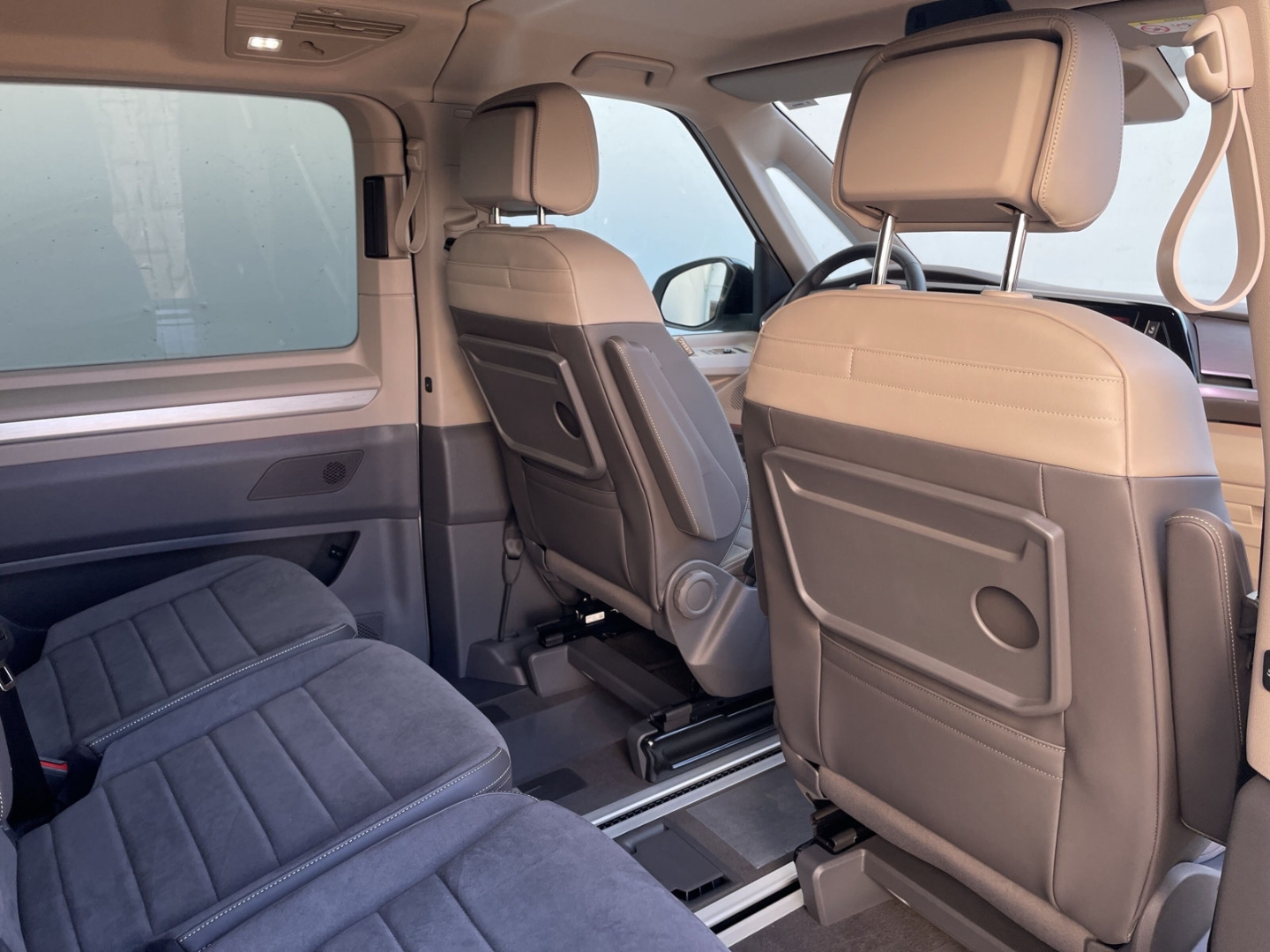T7 Multivan Edition LÜ 2.0 TDI AHK/Kamera/el.Türen/TravelAssist/AHK