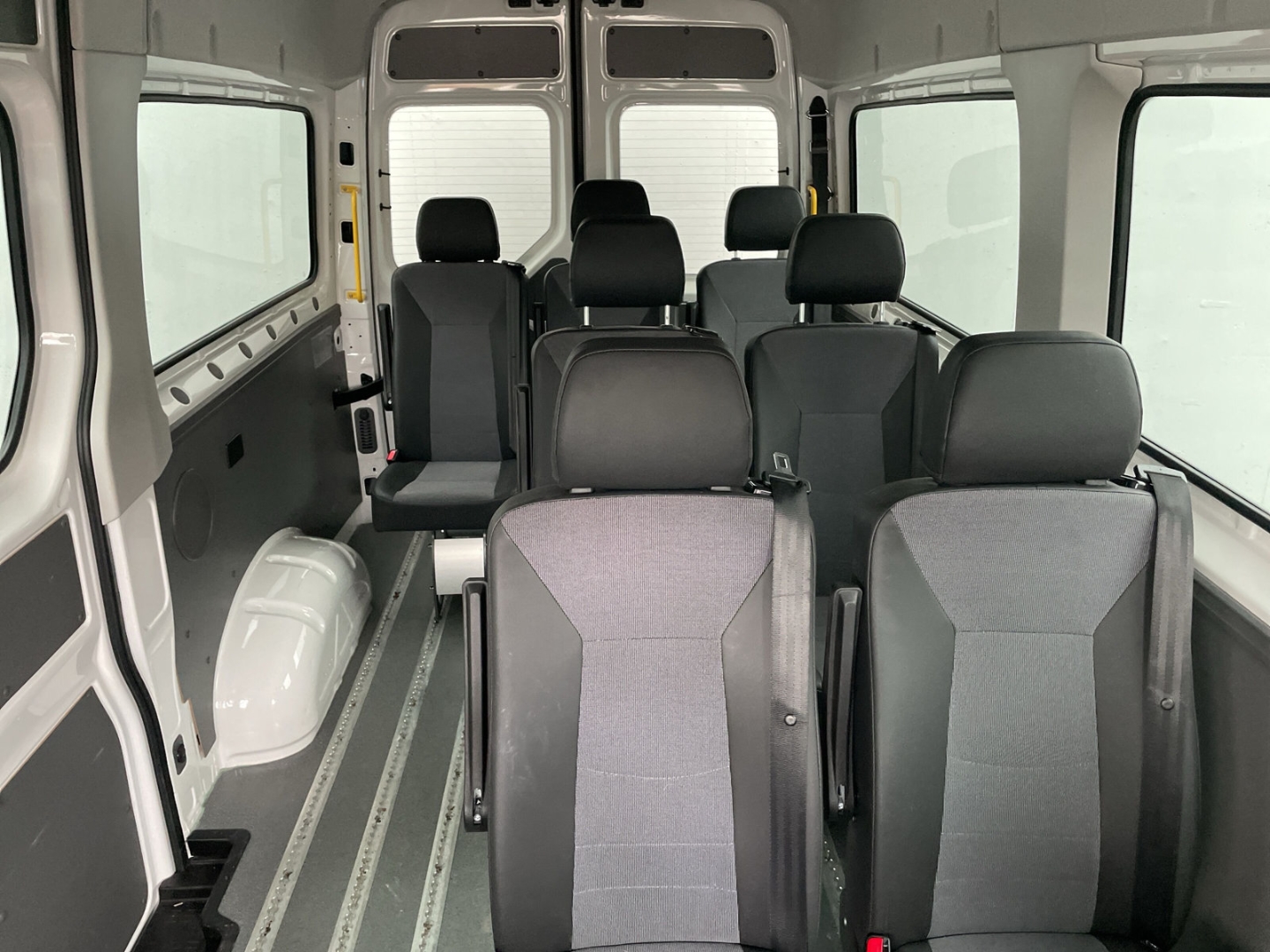 Crafter 35 2.0 TDI DSG 9-Sitzer/Kamera/Standhzg/AHK/ACC/Navi/App-Connect/Sitzhzg