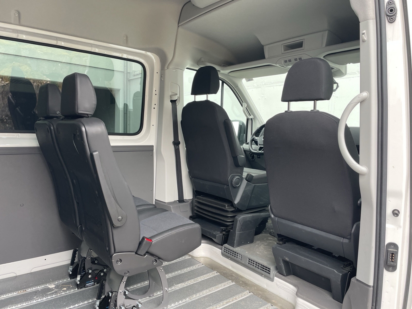 Crafter 35 2.0 TDI DSG 9-Sitzer/Kamera/Standhzg/AHK/ACC/Navi/App-Connect/Sitzhzg