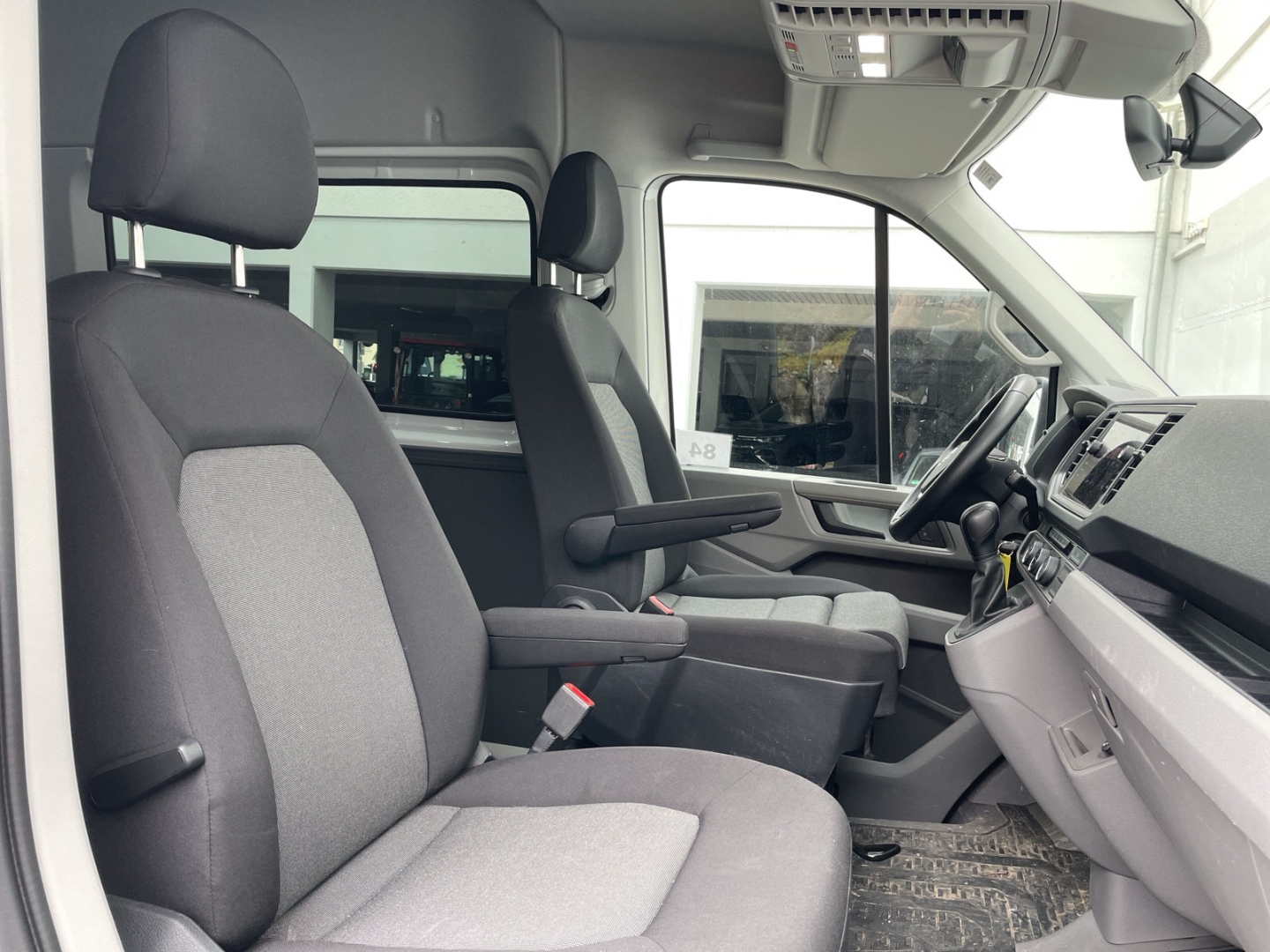 Crafter 35 2.0 TDI DSG 9-Sitzer/Kamera/Standhzg/AHK/ACC/Navi/App-Connect/Sitzhzg