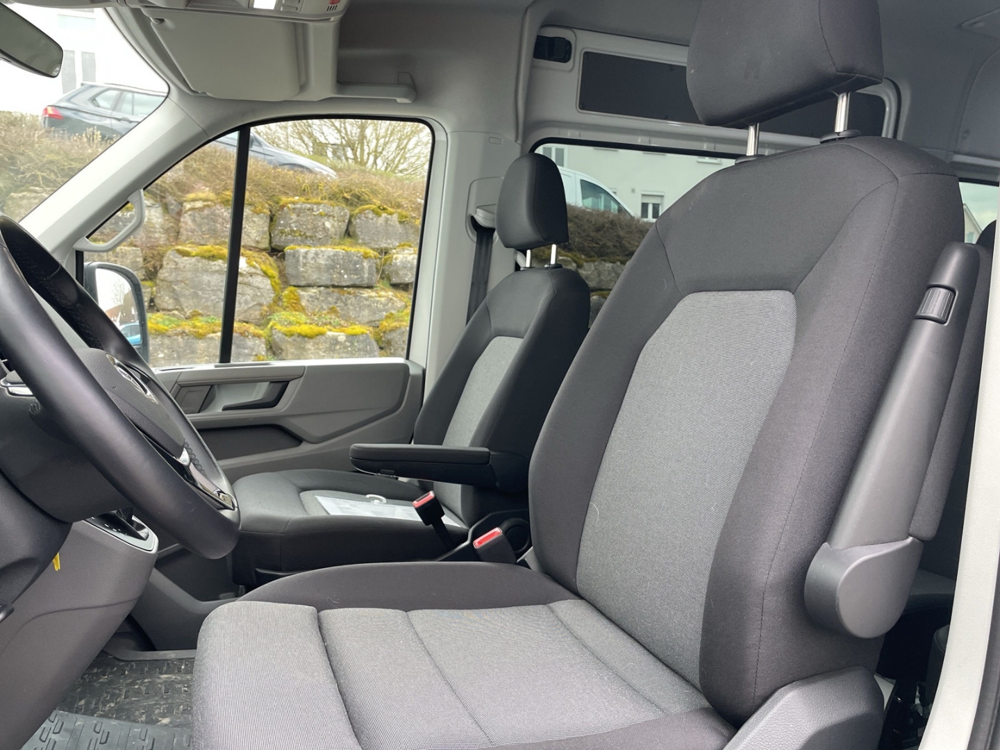 Crafter 35 2.0 TDI DSG 9-Sitzer/Kamera/Standhzg/AHK/ACC/Navi/App-Connect/Sitzhzg