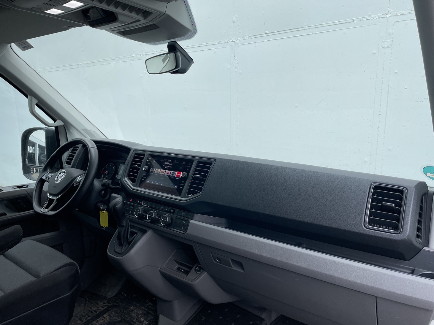 Crafter 35 2.0 TDI DSG 9-Sitzer/Kamera/Standhzg/AHK/ACC/Navi/App-Connect/Sitzhzg