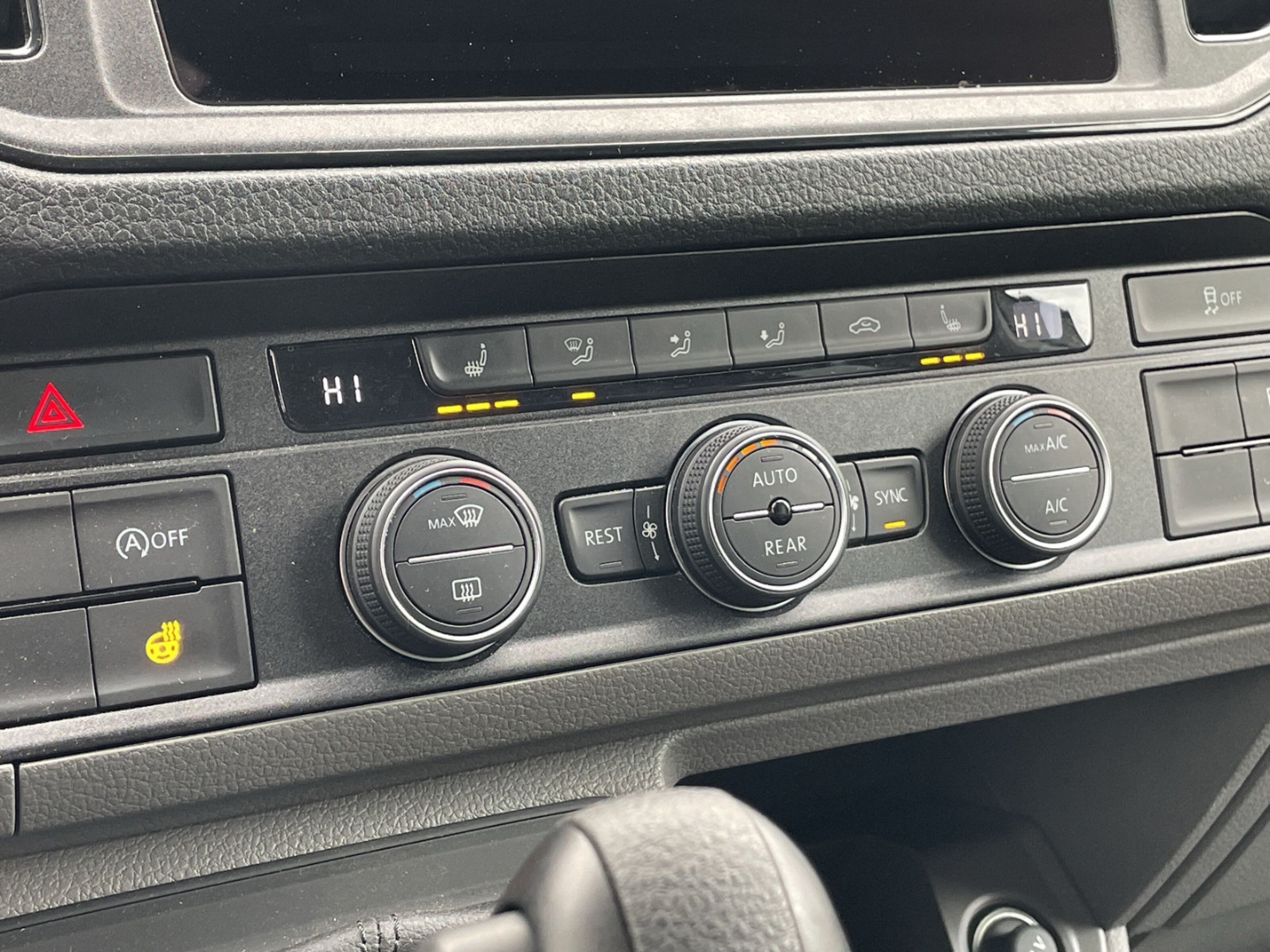 Crafter 35 2.0 TDI DSG 9-Sitzer/Kamera/Standhzg/AHK/ACC/Navi/App-Connect/Sitzhzg