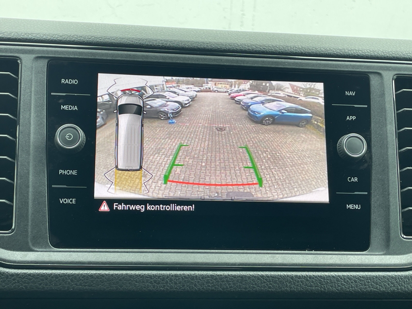 Crafter 35 2.0 TDI DSG 9-Sitzer/Kamera/Standhzg/AHK/ACC/Navi/App-Connect/Sitzhzg