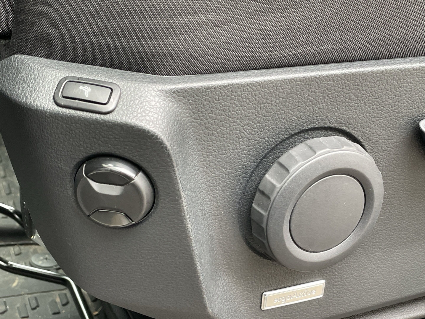 Crafter 35 2.0 TDI DSG 9-Sitzer/Kamera/Standhzg/AHK/ACC/Navi/App-Connect/Sitzhzg