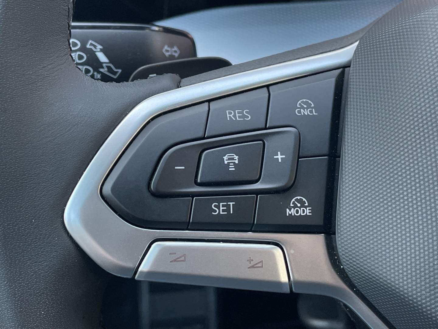Golf VIII 1.5 eTSI DSG Energy AHK/Kamera/ACC/Navi/App-Connect/LED-Plus
