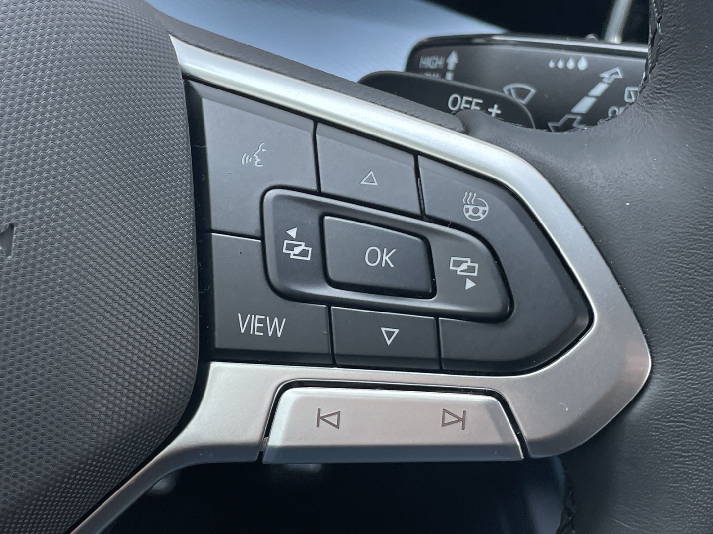 Golf VIII 1.5 eTSI DSG Energy AHK/Kamera/ACC/Navi/App-Connect/LED-Plus