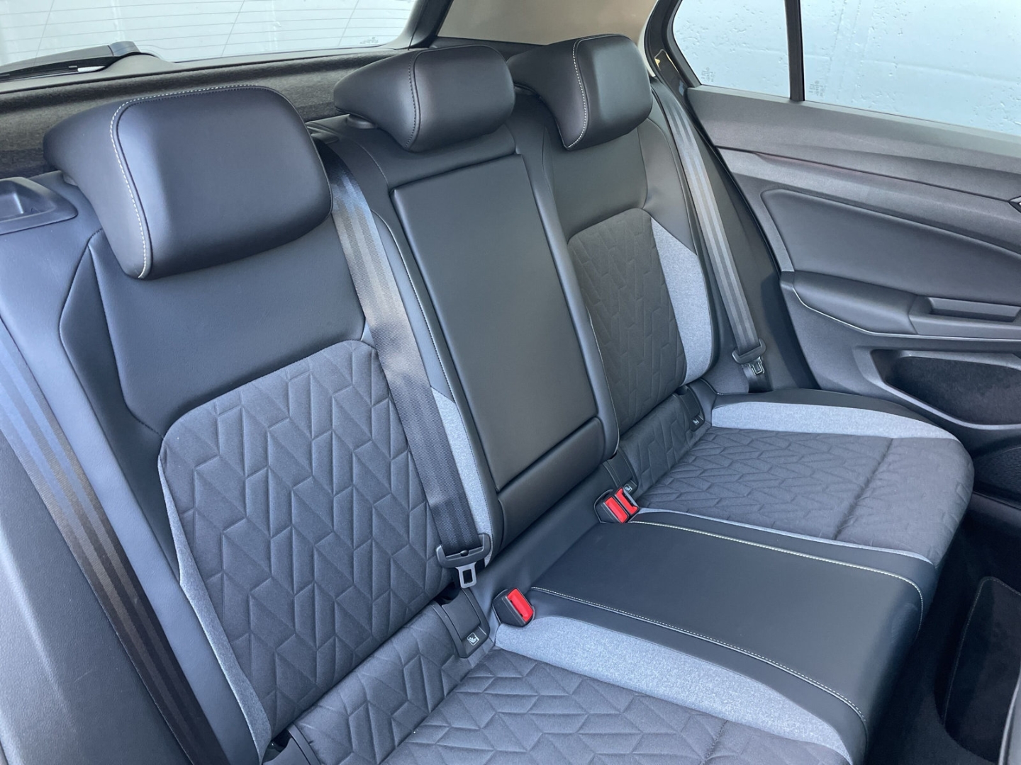 Golf VIII 1.5 eTSI DSG Energy AHK/Kamera/ACC/Navi/App-Connect/LED-Plus
