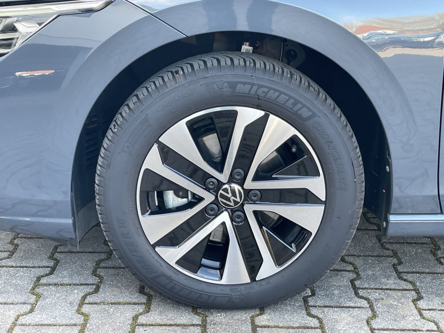Golf VIII 1.5 eTSI DSG Energy AHK/Kamera/ACC/Navi/App-Connect/LED-Plus