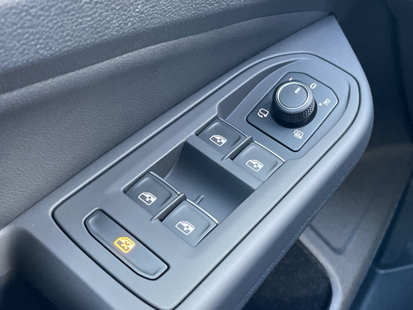 Golf VIII 1.5 eTSI DSG Energy AHK/Kamera/ACC/Navi/App-Connect/LED-Plus