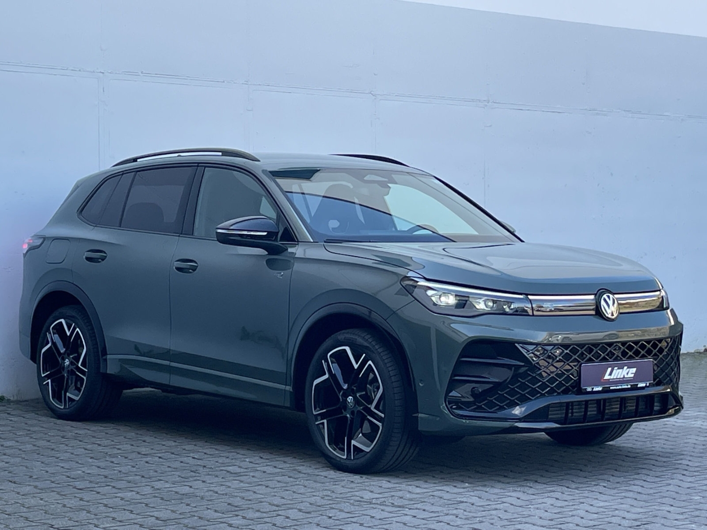 Tiguan R-Line 1.5 TSI DSG Black Style AHK/App-Connect/360°Kamera/Navi/ACC
