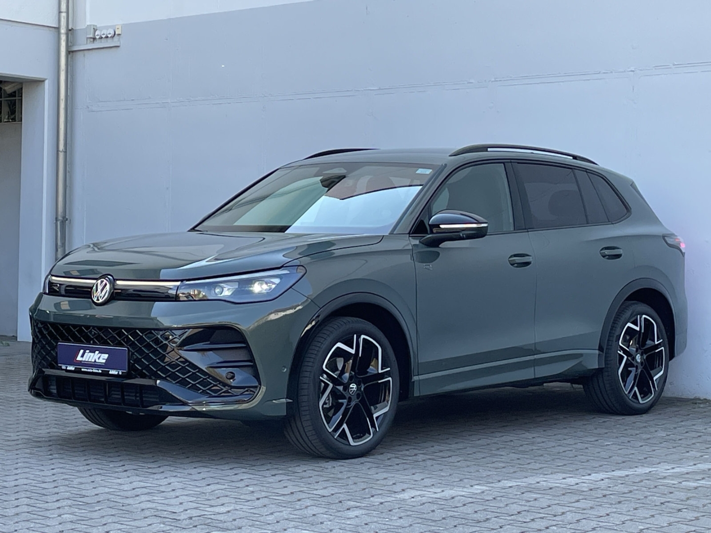 Tiguan R-Line 1.5 TSI DSG Black Style AHK/App-Connect/360°Kamera/Navi/ACC
