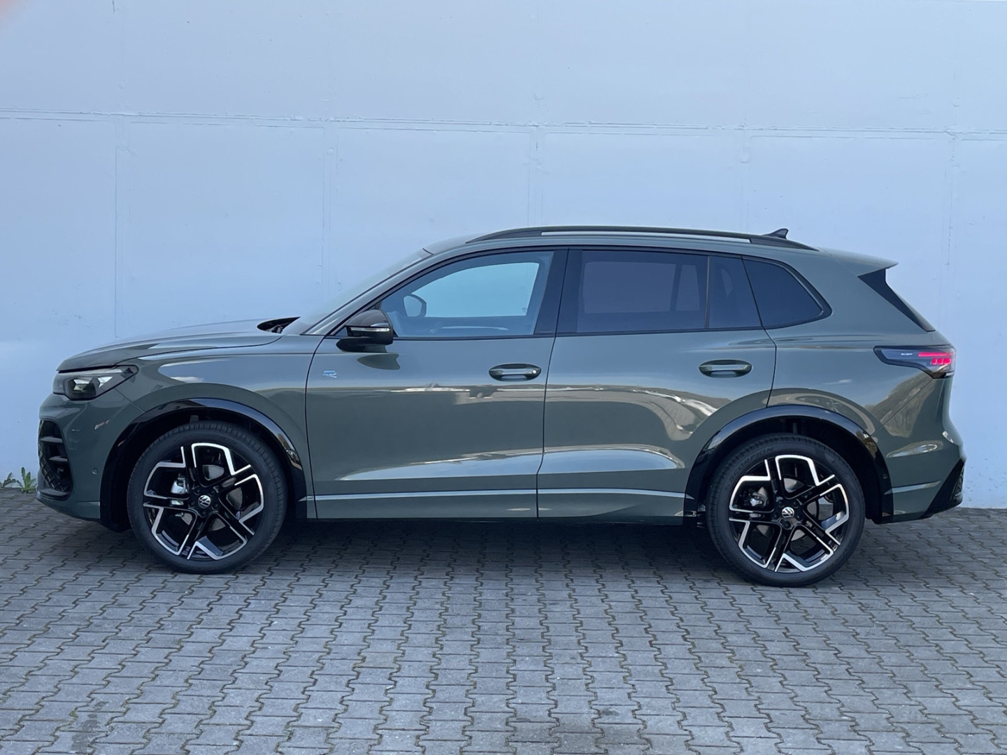 Tiguan R-Line 1.5 TSI DSG Black Style AHK/App-Connect/360°Kamera/Navi/ACC
